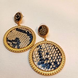 Black and tan goldtone earrings